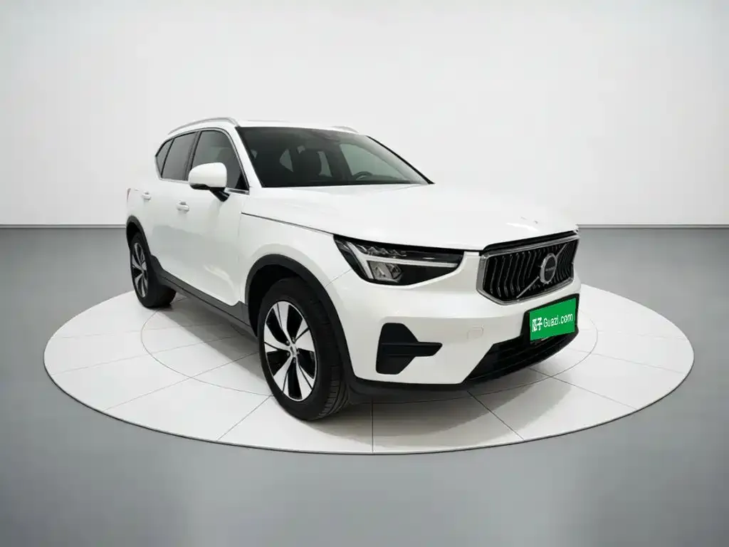 Volvo XC40 — фото 3