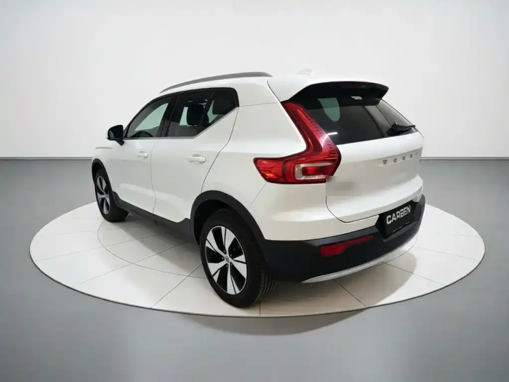 Volvo XC40 — фото 9