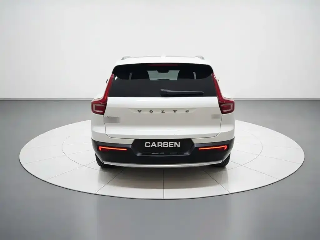 Volvo XC40 — фото 10