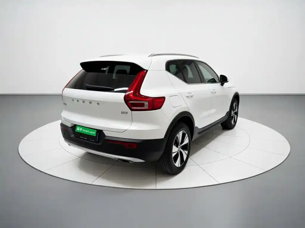 Volvo XC40 — фото 4