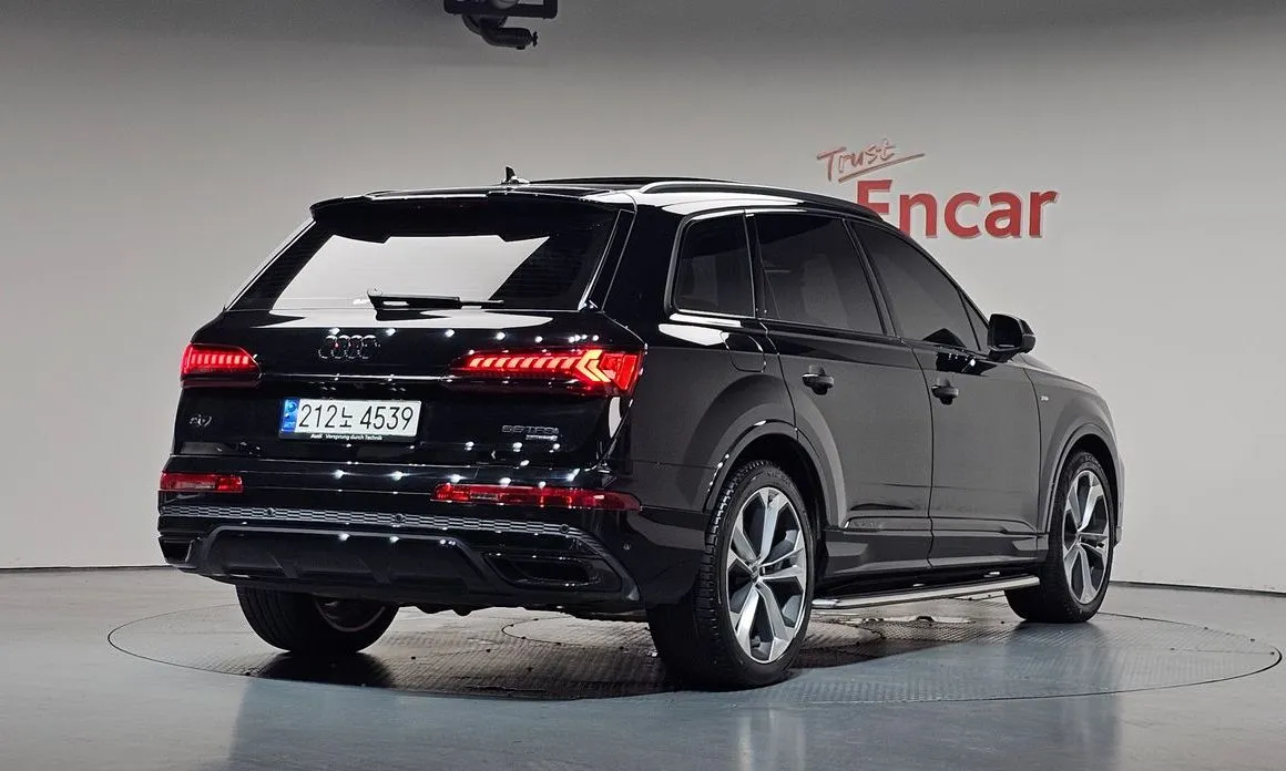 Audi Q7 — фото 6