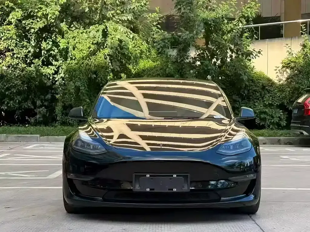 Tesla Model 3 — фото 7