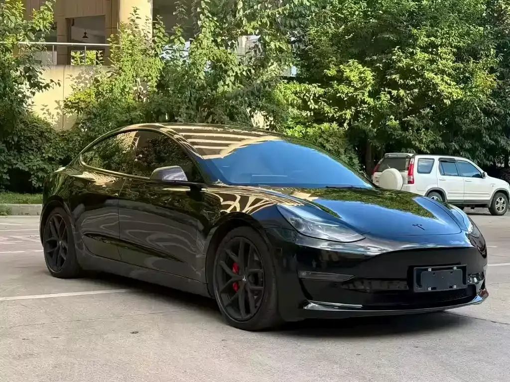 Tesla Model 3 — фото 10