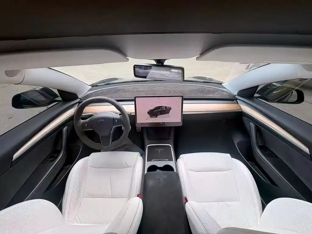 Tesla Model 3 — фото 3