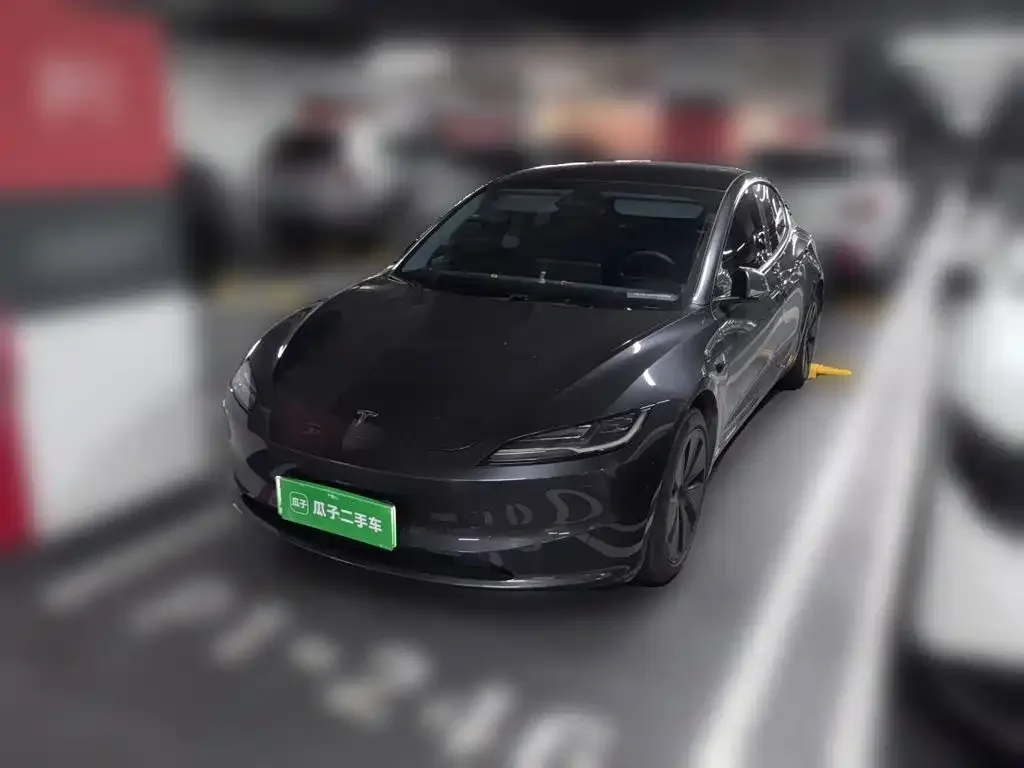 Tesla Model 3 — фото 1