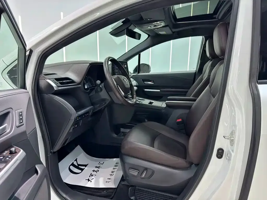 Toyota Granvia — фото 4
