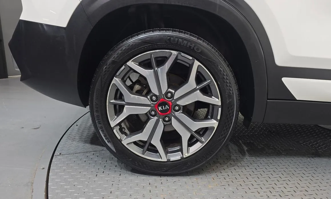 Kia Seltos — фото 8