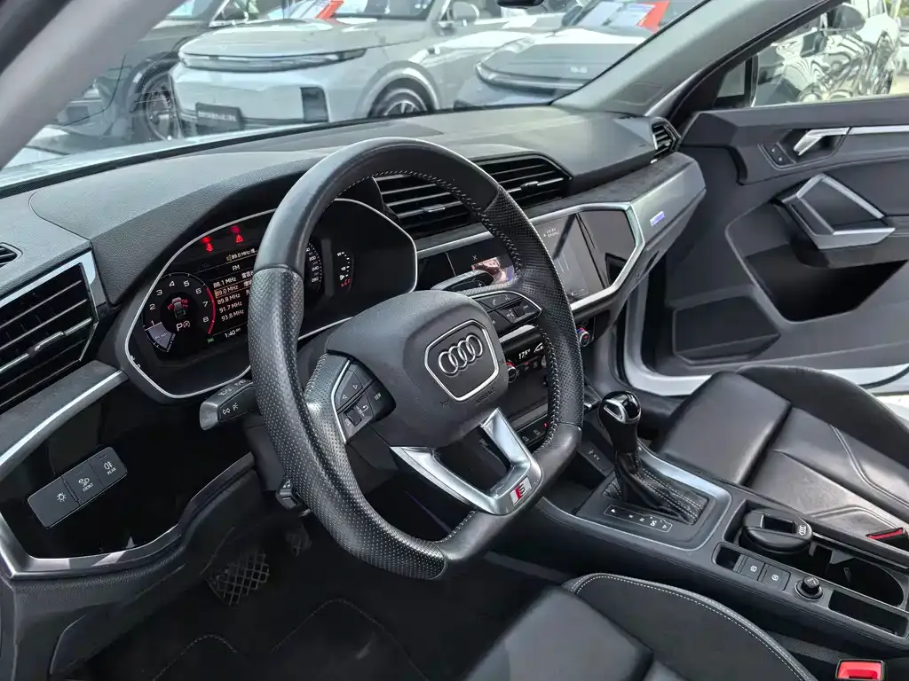 Audi Q3 Sportback — фото 3