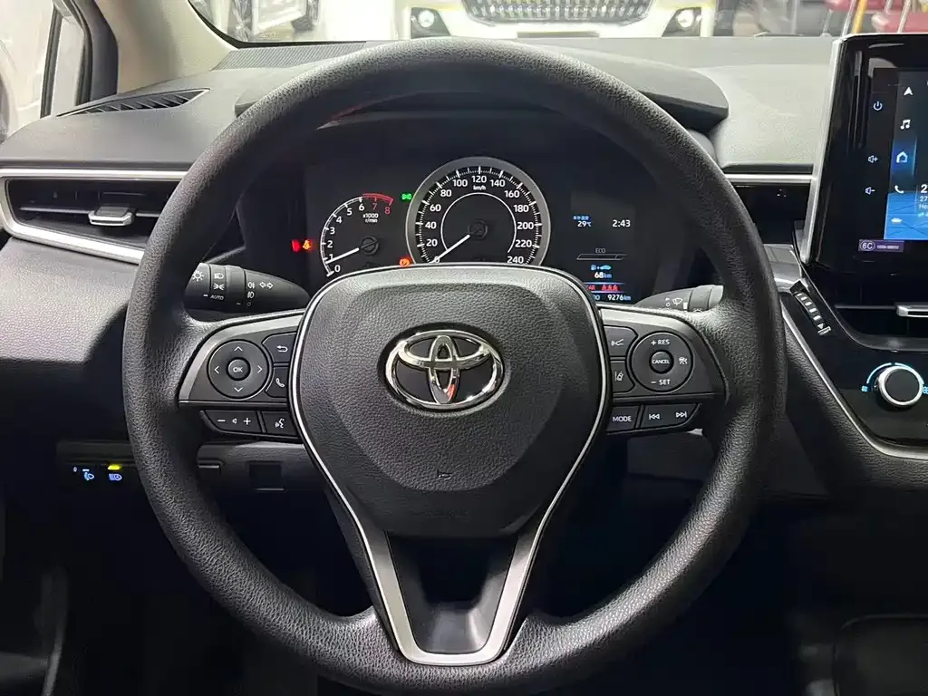 Toyota Corolla — фото 8