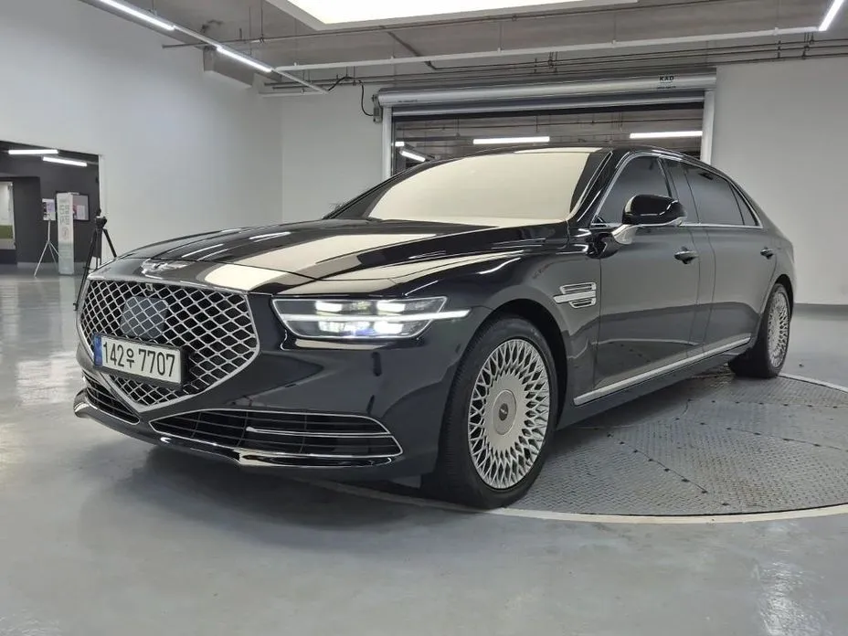 Genesis G90 5.0 AWD 1