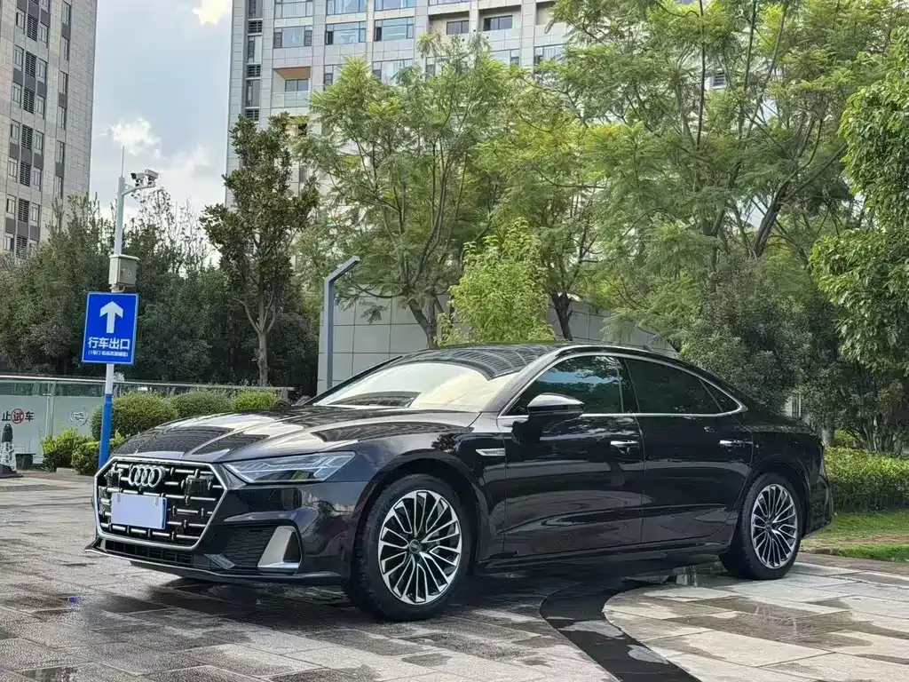 Audi A7L — фото 1
