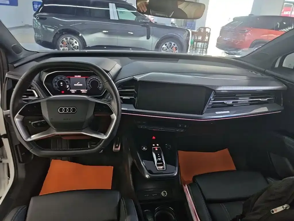 Audi Q4 e-tron — фото 4