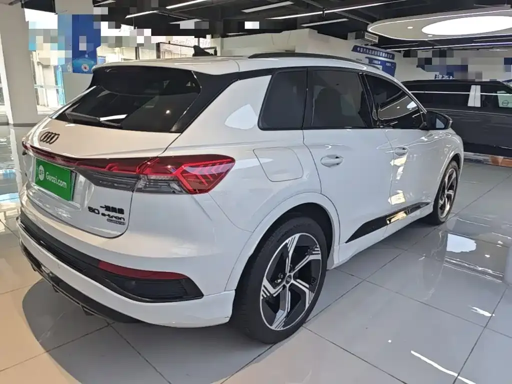 Audi Q4 e-tron — фото 10