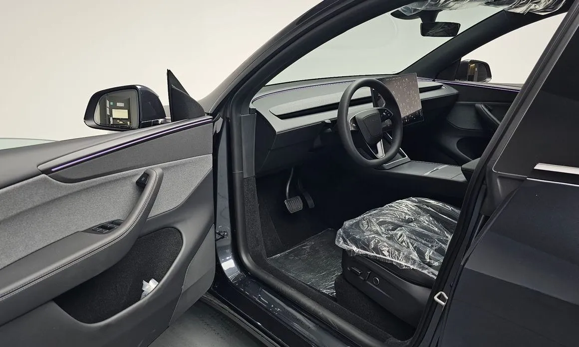Tesla Model Y — фото 8
