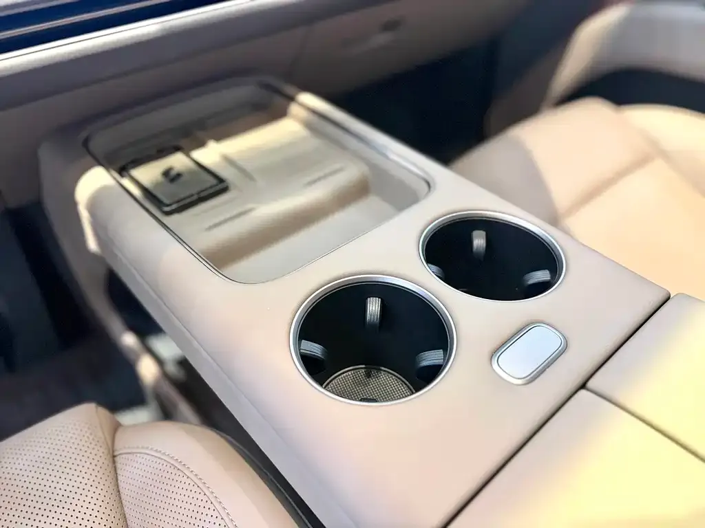 Li Auto Li i8 — фото 6