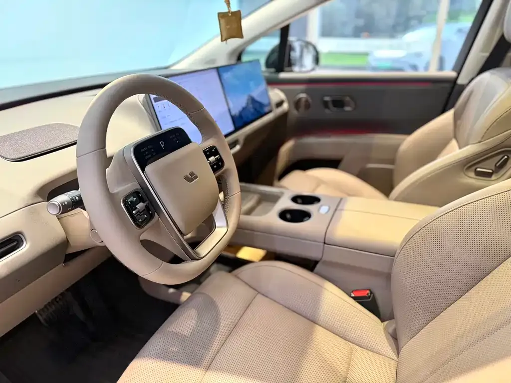 Li Auto Li i8 — фото 10