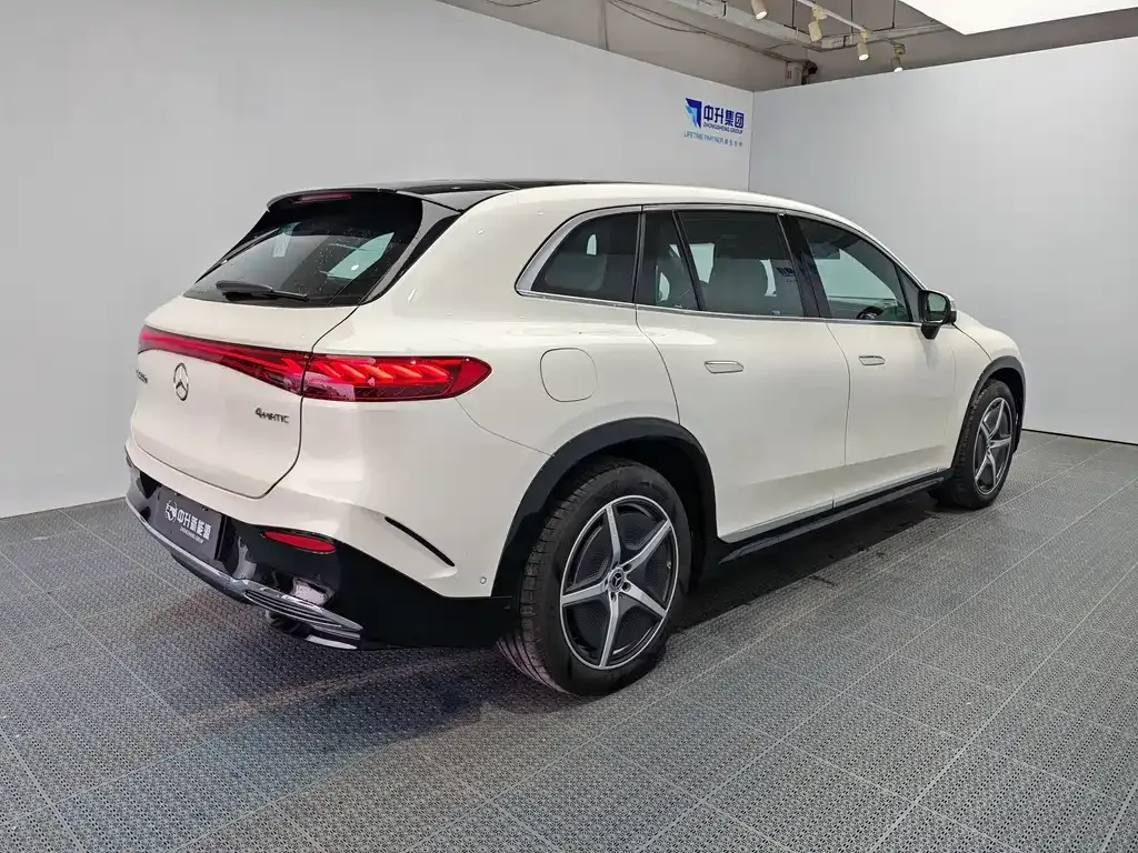 Mercedes-Benz EQS SUV — фото 9