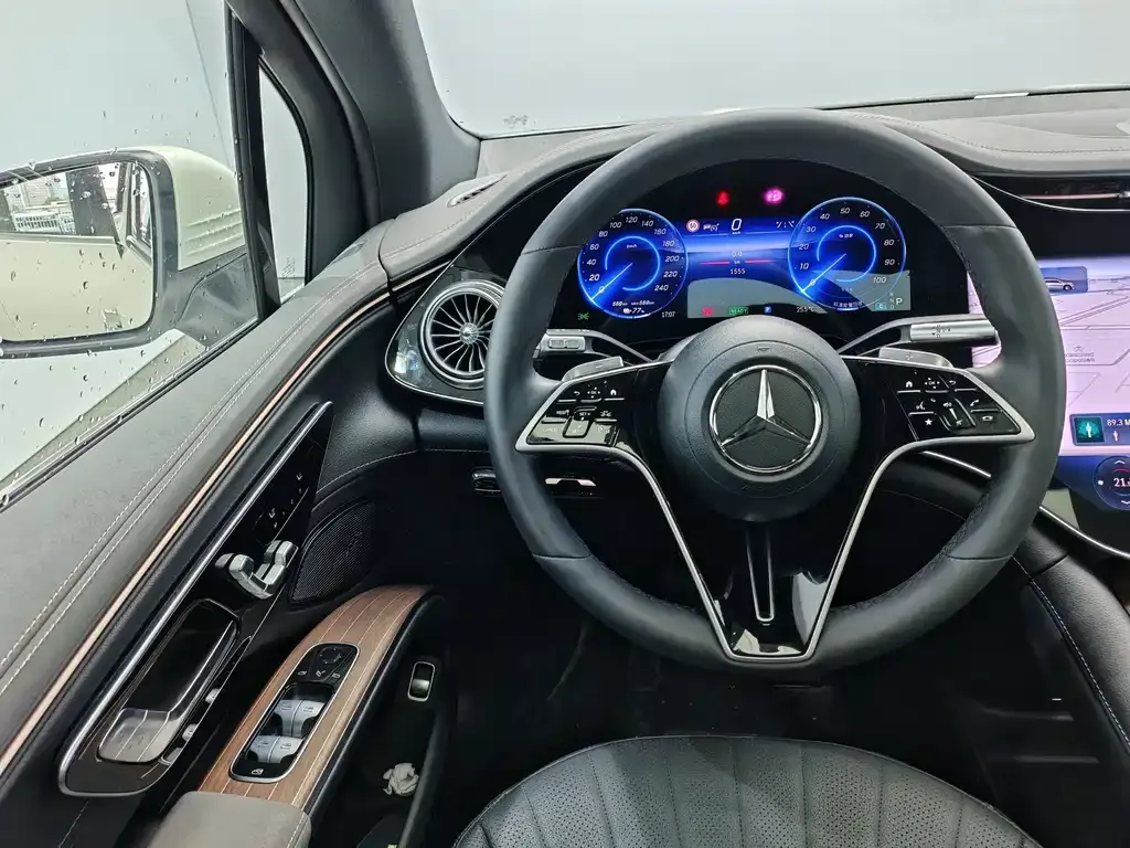 Mercedes-Benz EQS SUV — фото 3