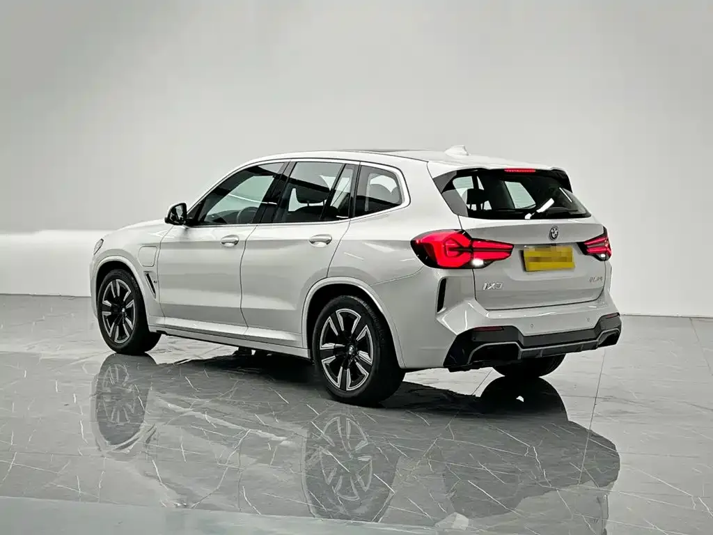 BMW iX3 — фото 5
