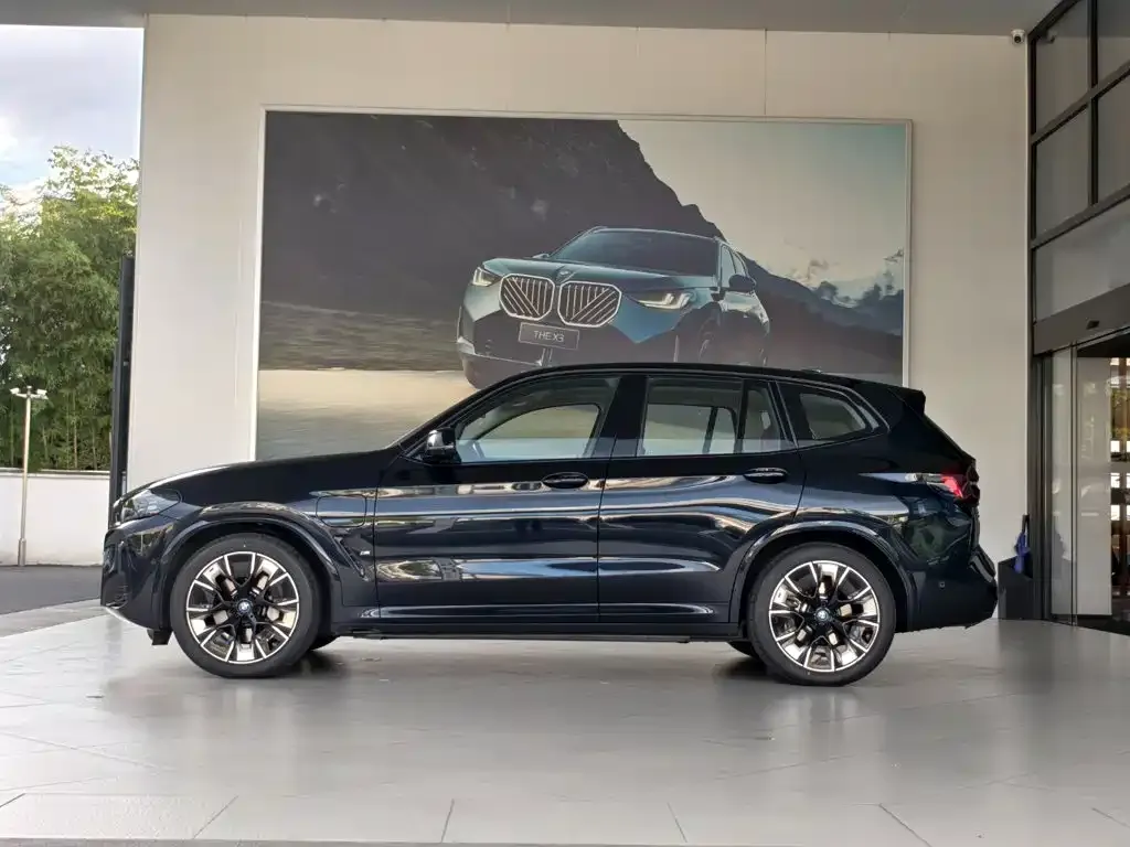 BMW iX3 — фото 9