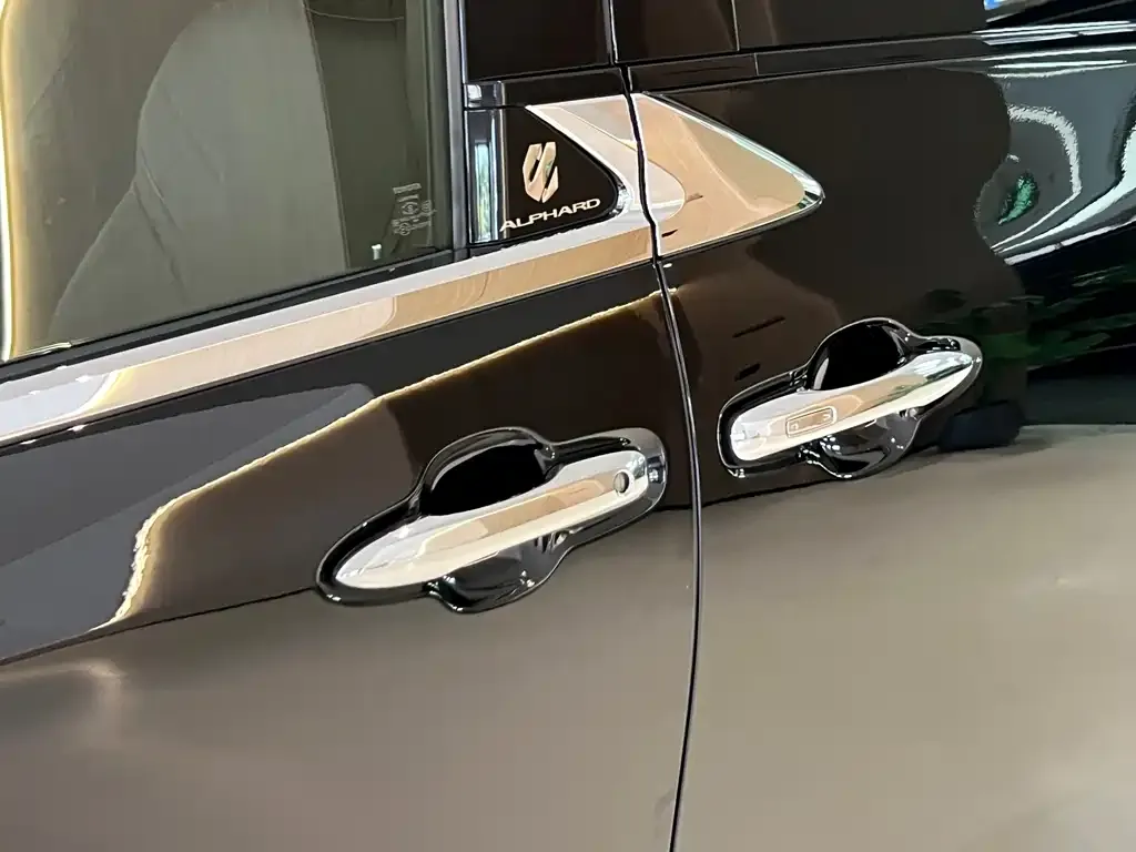 Toyota Alphard — фото 6