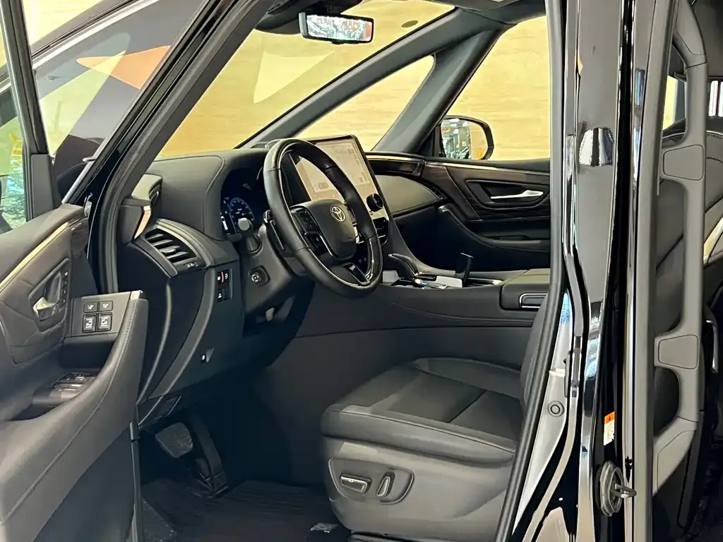 Toyota Alphard — фото 5