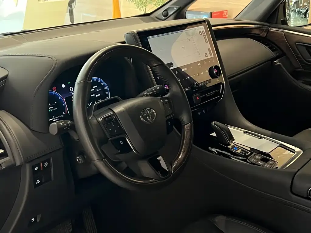 Toyota Alphard — фото 9