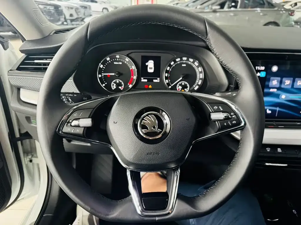 Skoda Octavia — фото 2