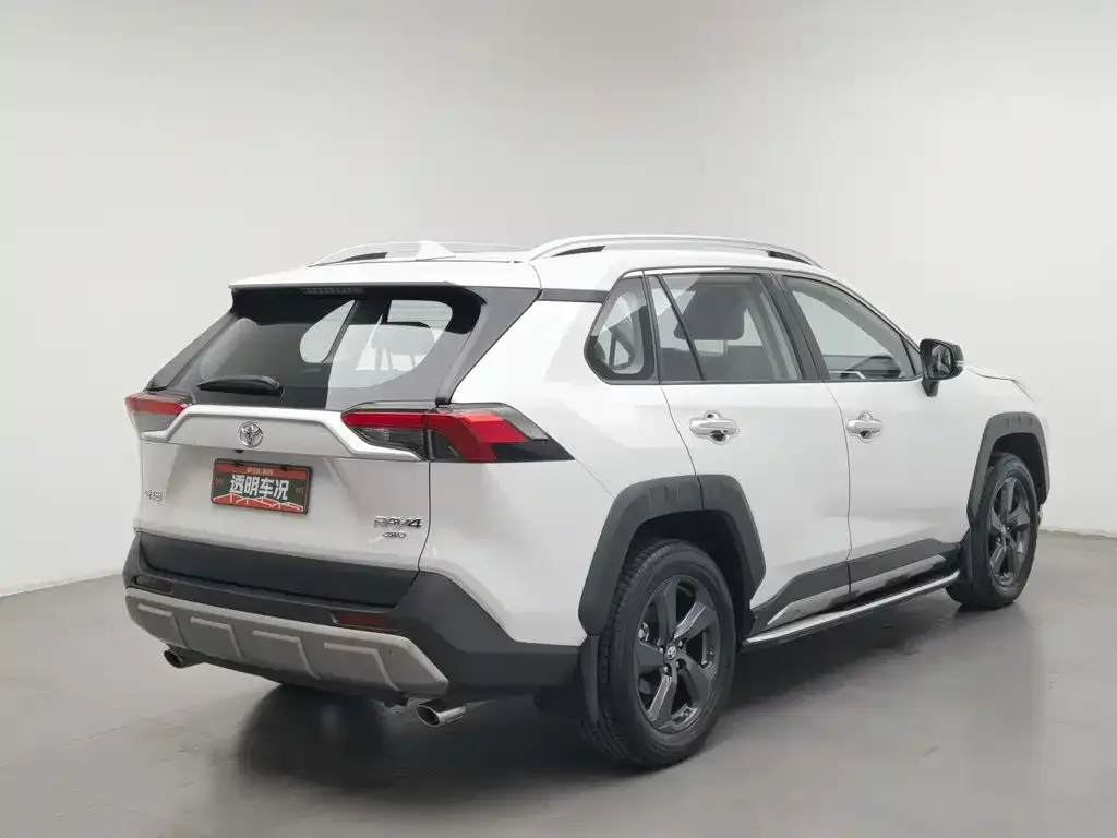 Toyota RAV4 — фото 3