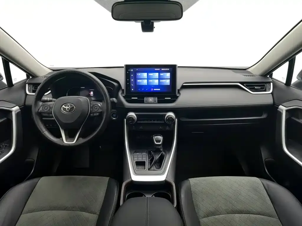 Toyota RAV4 — фото 8
