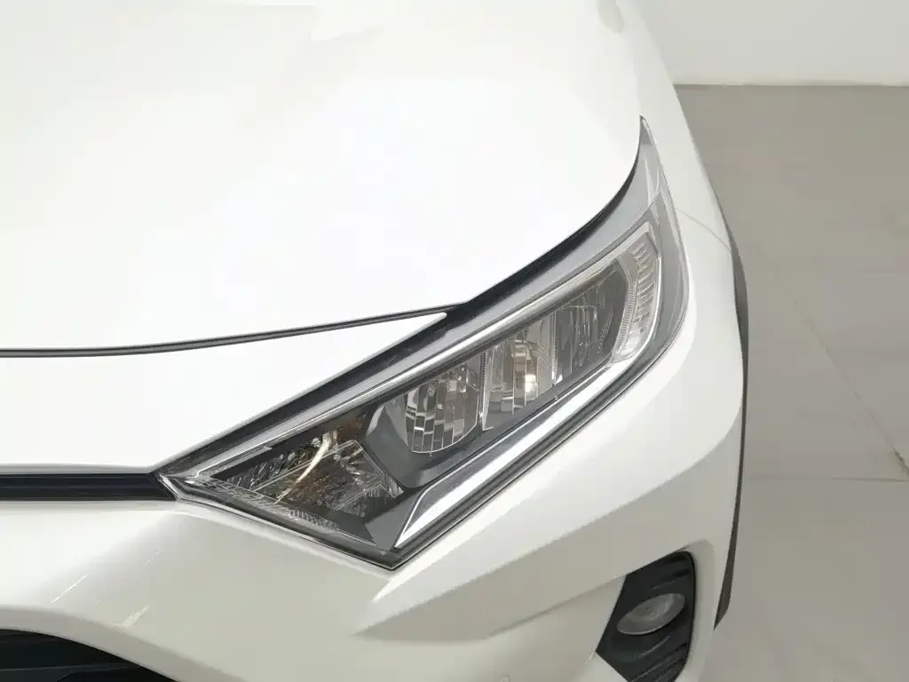 Toyota RAV4 — фото 10