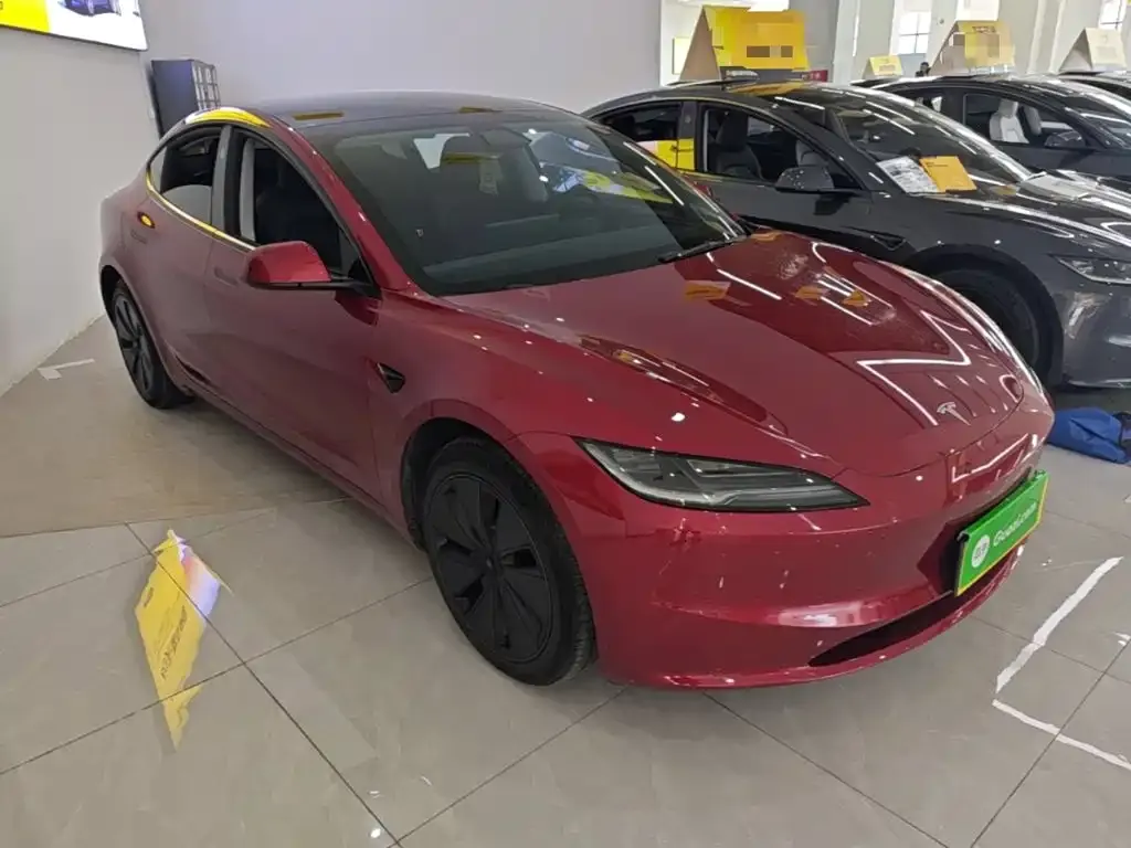 Tesla Model 3 — фото 9