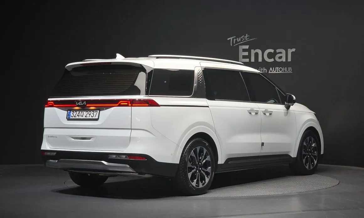 Kia Carnival — фото 4