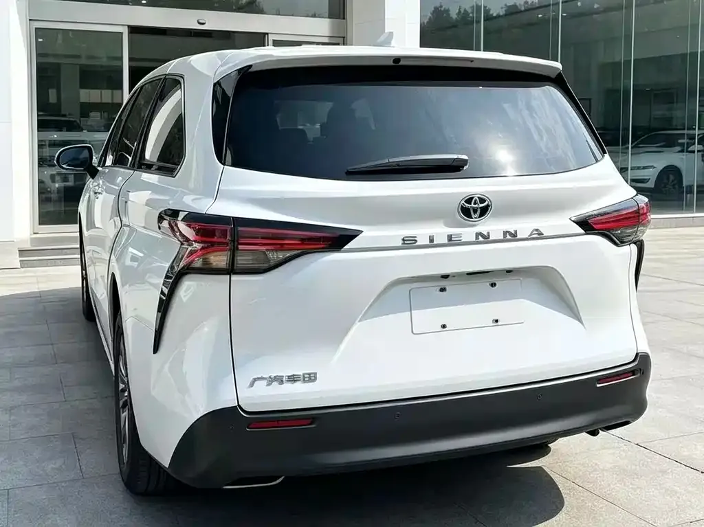 Toyota Sienna — фото 9