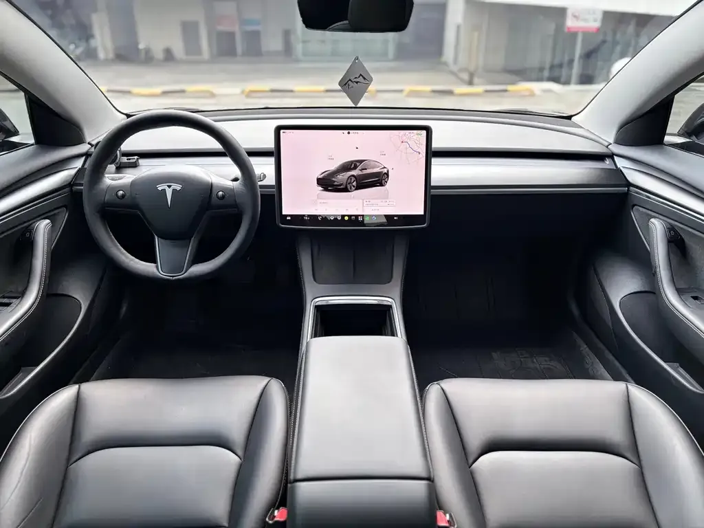 Tesla Model 3 — фото 7