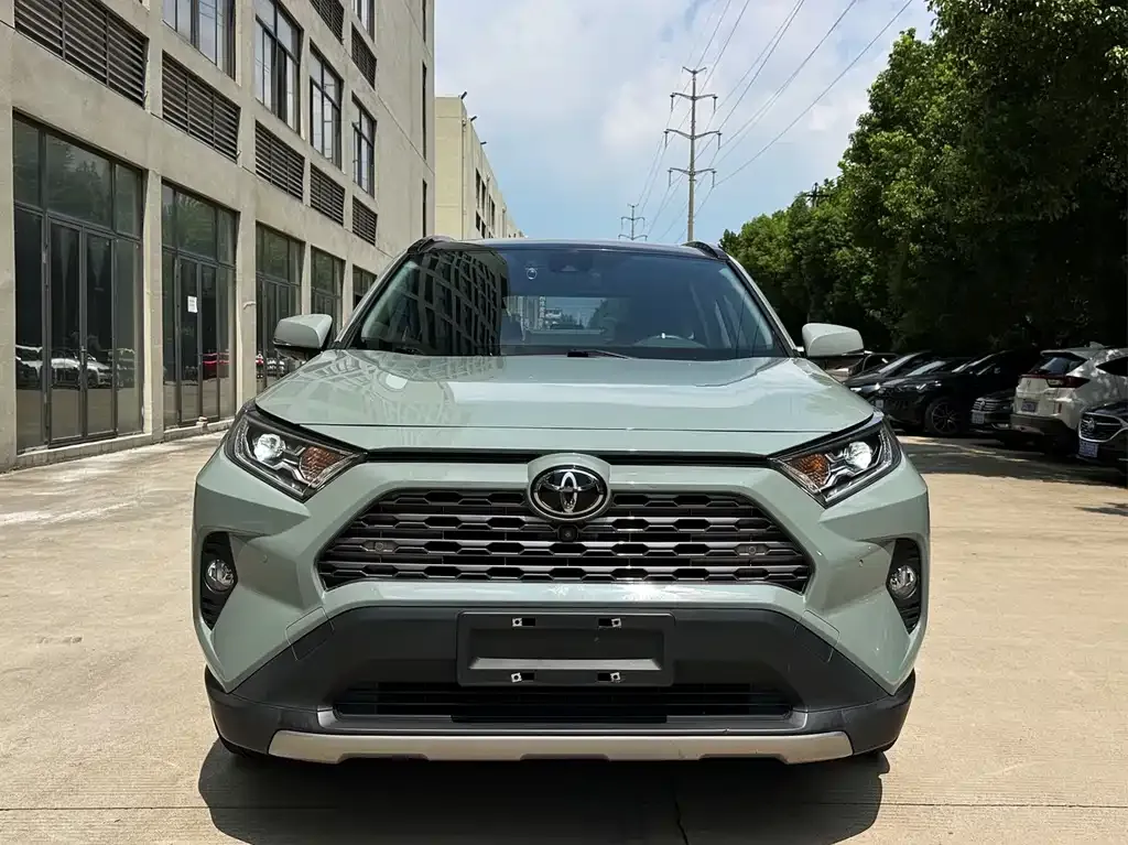 Toyota RAV4 — фото 4
