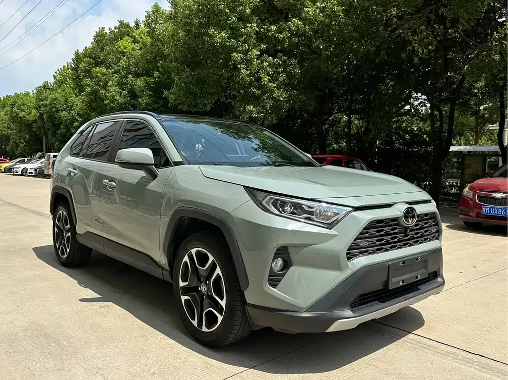 Toyota RAV4 — фото 5