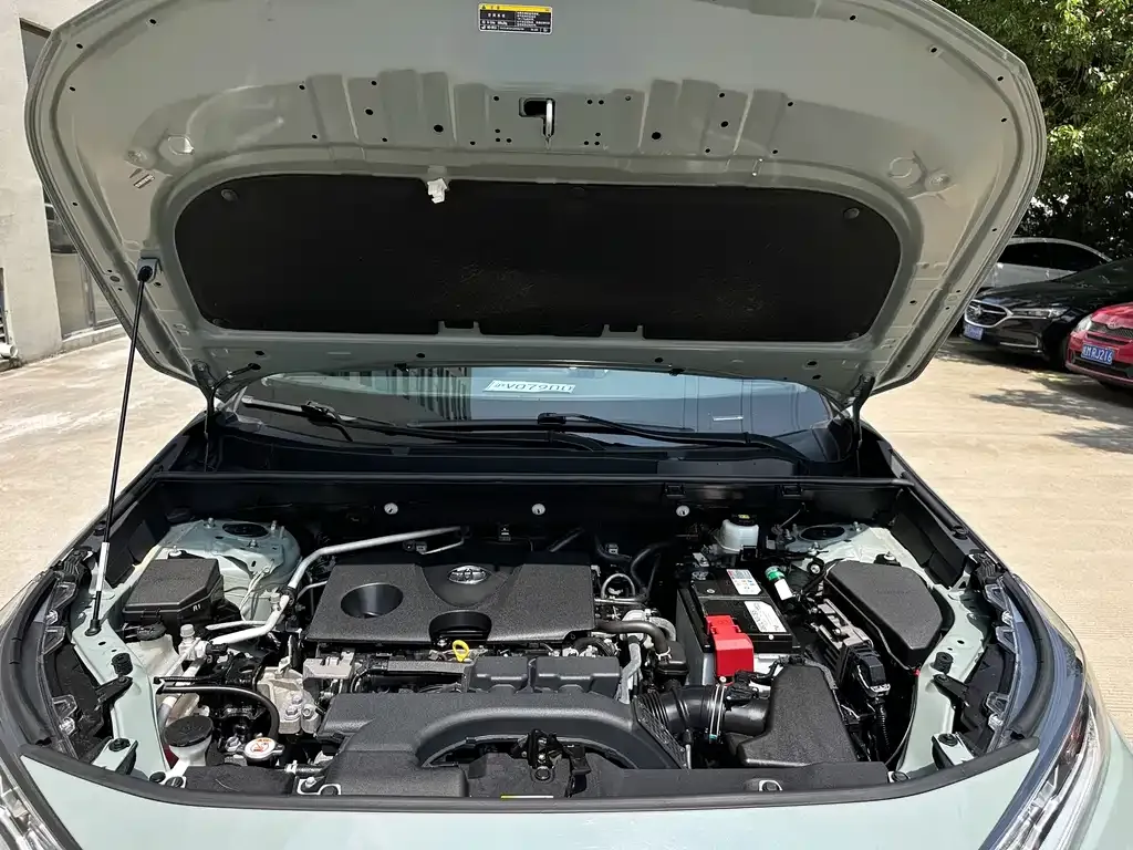 Toyota RAV4 — фото 10