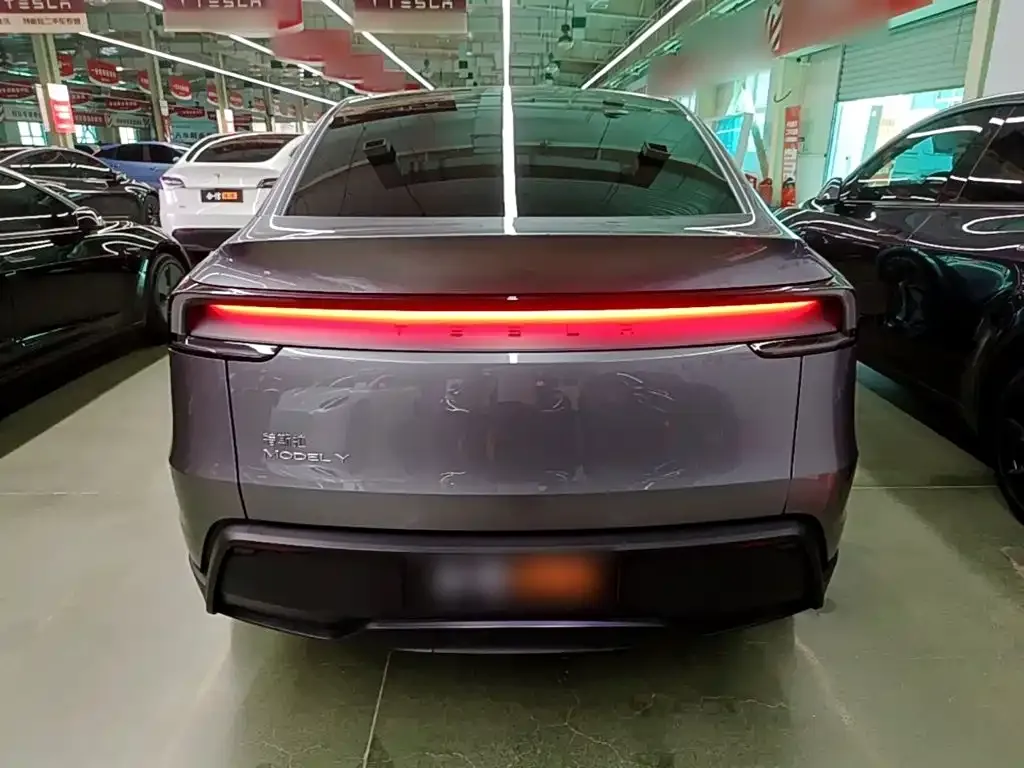 Tesla Model Y — фото 4