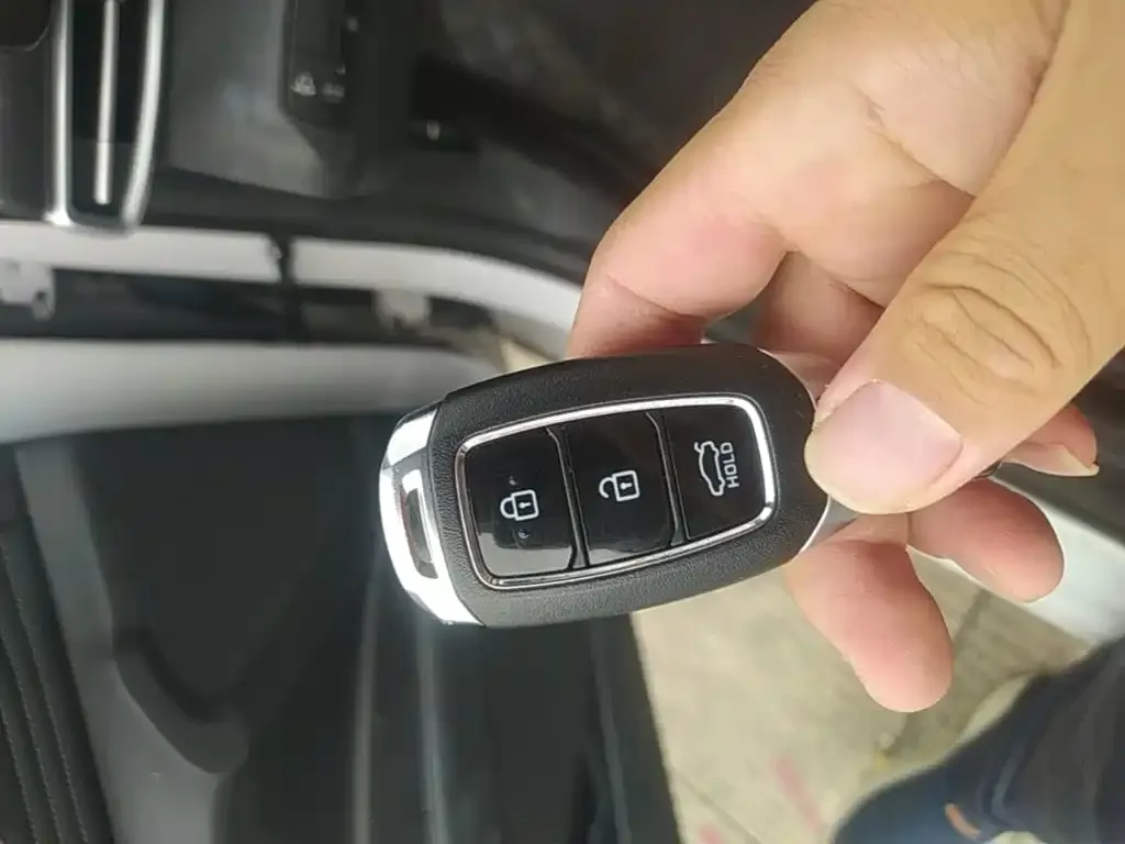 Hyundai Elantra — фото 2