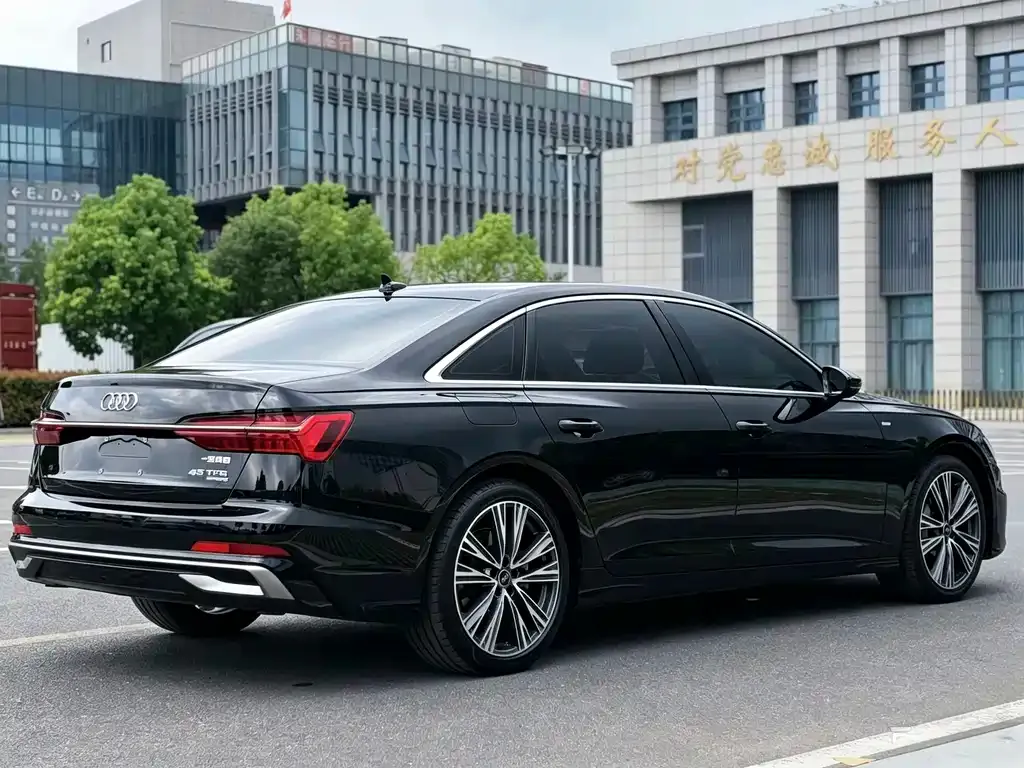 Audi A6L — фото 7
