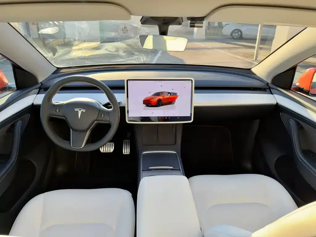 Tesla Model Y — фото 3