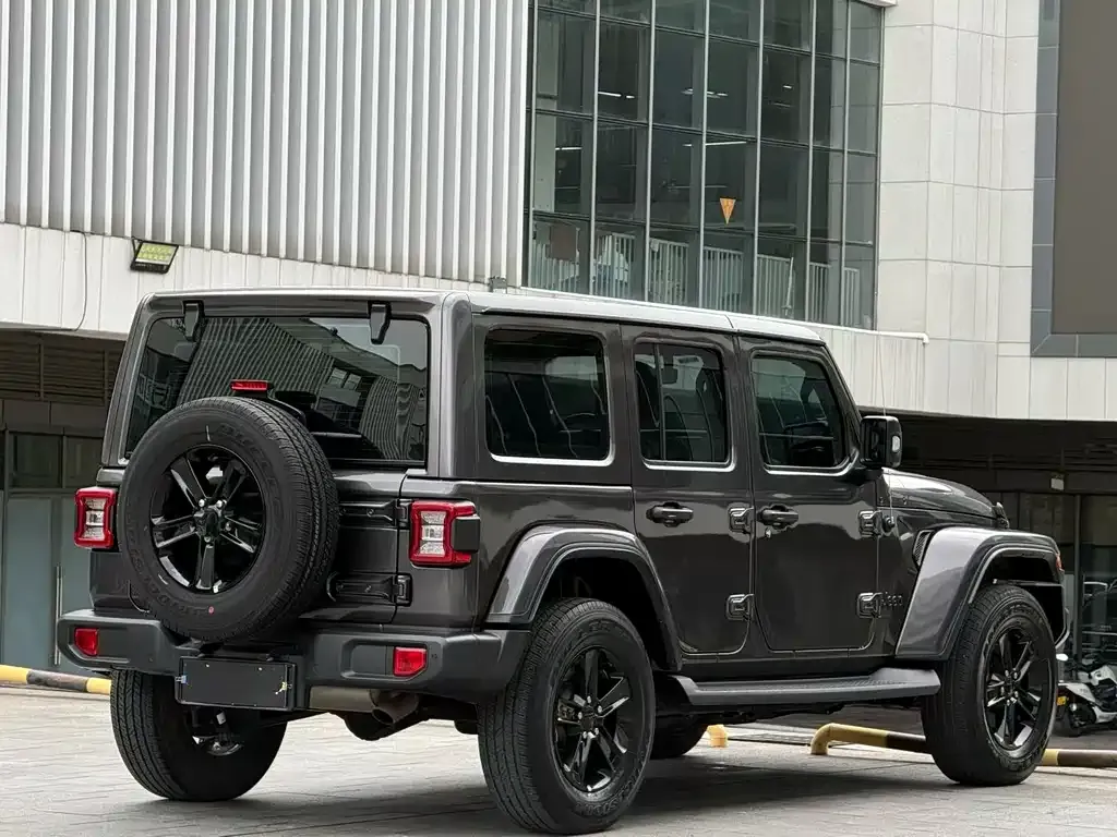Jeep Wrangler — фото 7