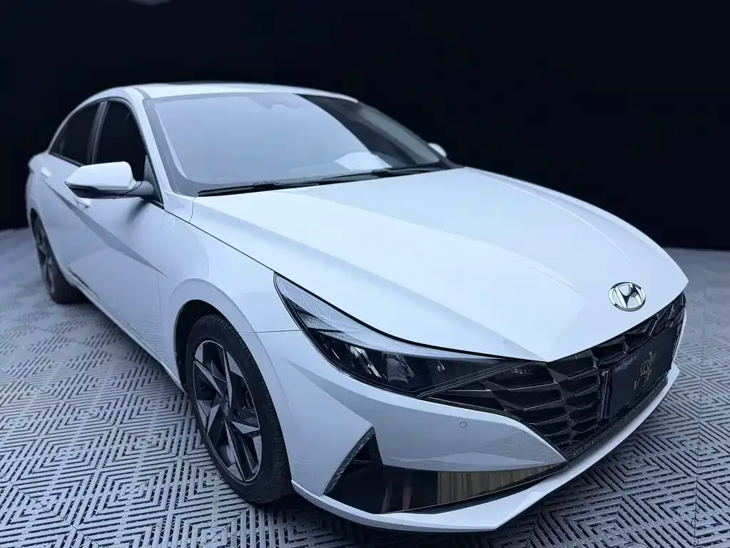 Hyundai Elantra — фото 4