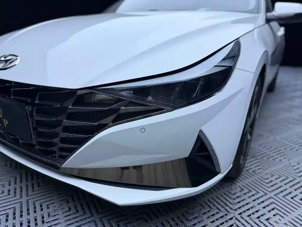Hyundai Elantra — фото 3
