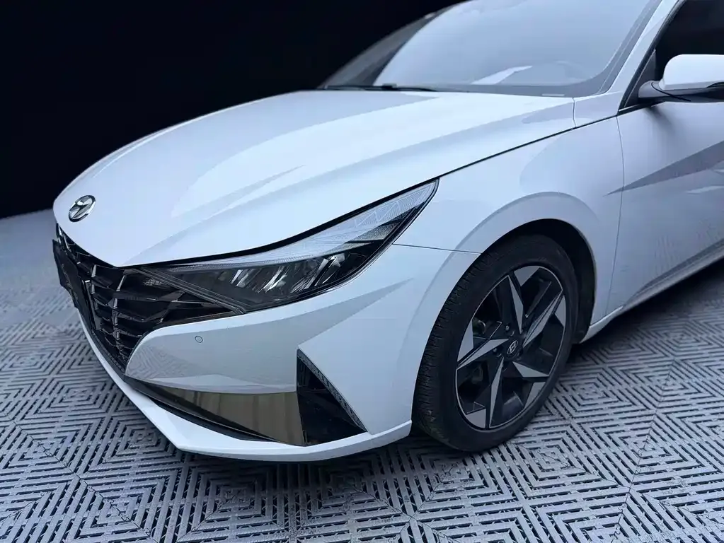 Hyundai Elantra — фото 6