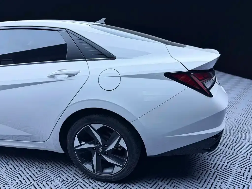 Hyundai Elantra — фото 9