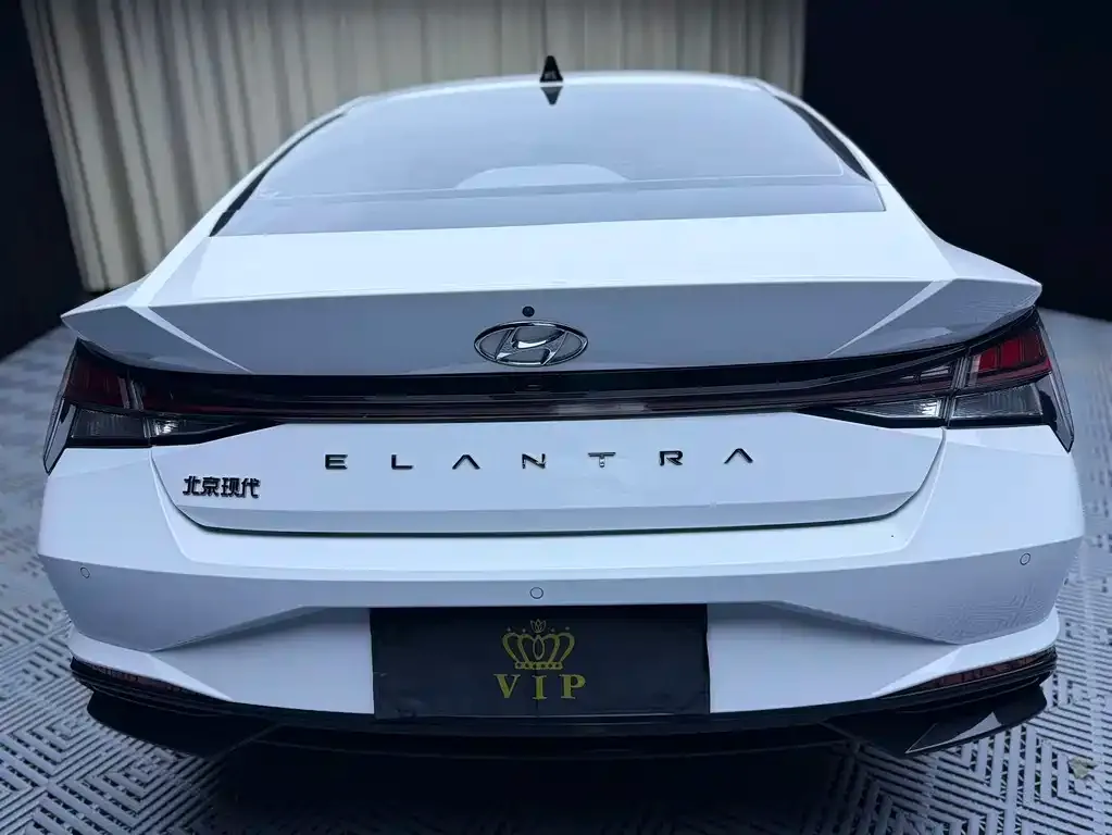 Hyundai Elantra — фото 7