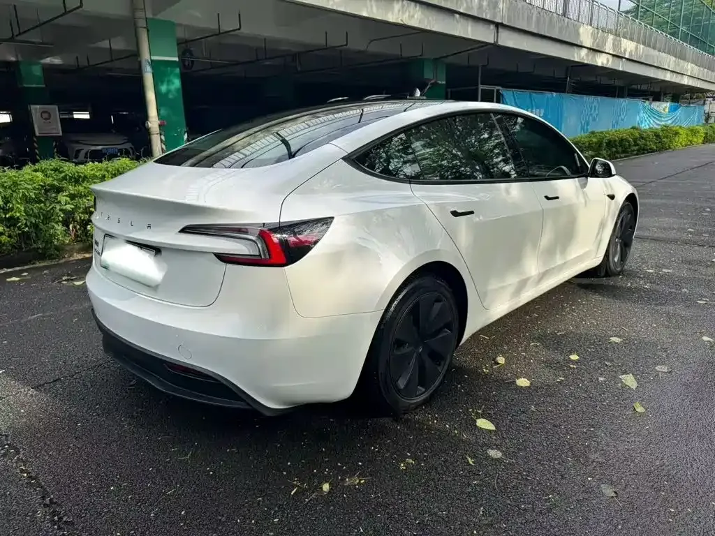Tesla Model 3 — фото 5
