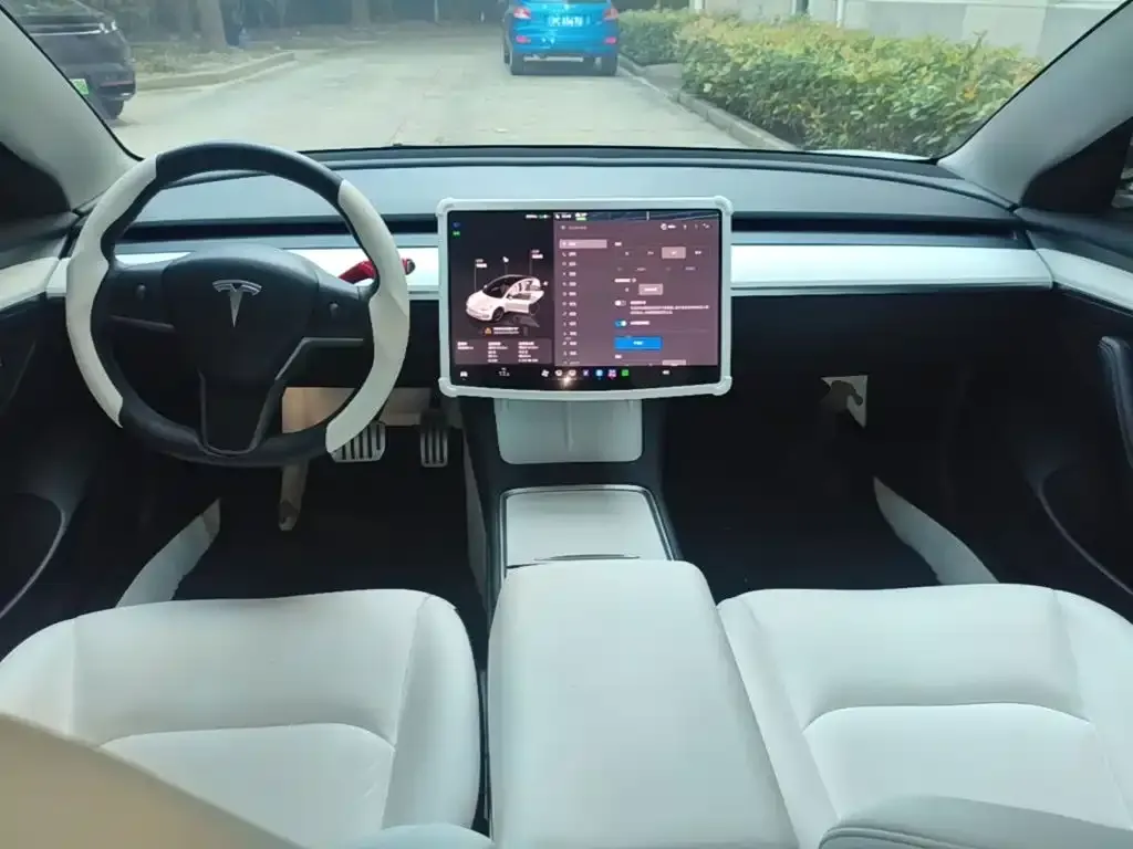 Tesla Model 3 — фото 8